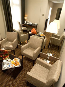 Hotel Nh Carrefour De L'europe 4*