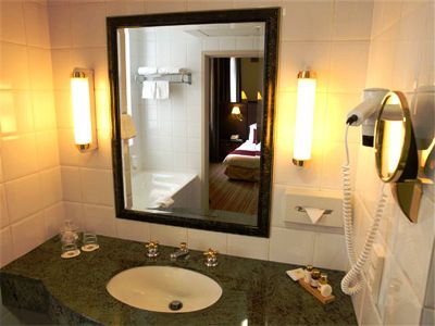 Hotel Nh Carrefour De L'europe 4*