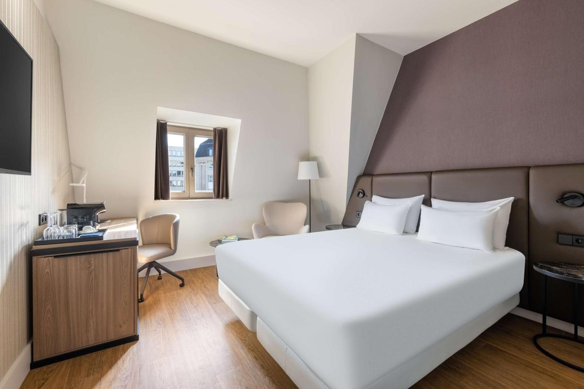 Hotel Nh Carrefour De L'europe 4*
